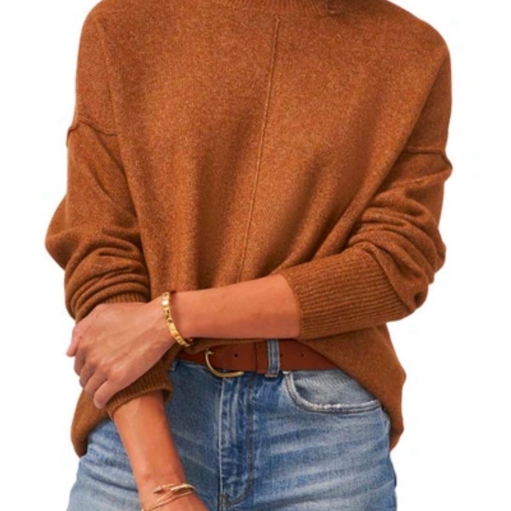 Vince Camuto center seam sweater, size XS